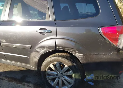 2013 Subaru Forester 2.5X Limited z USA, uszkodzony, nr VIN JF2SHAEC1DH405755